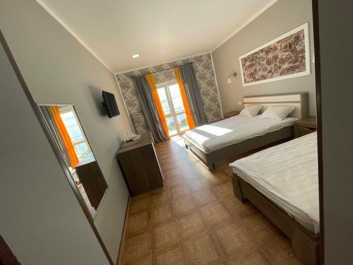 גגרה Astan Hotel מראה חיצוני תמונה